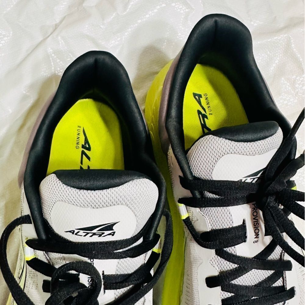 Altra Provision 8 Running Shoes in Light Gray and Green Size 10 near new - Picture 3 of 13